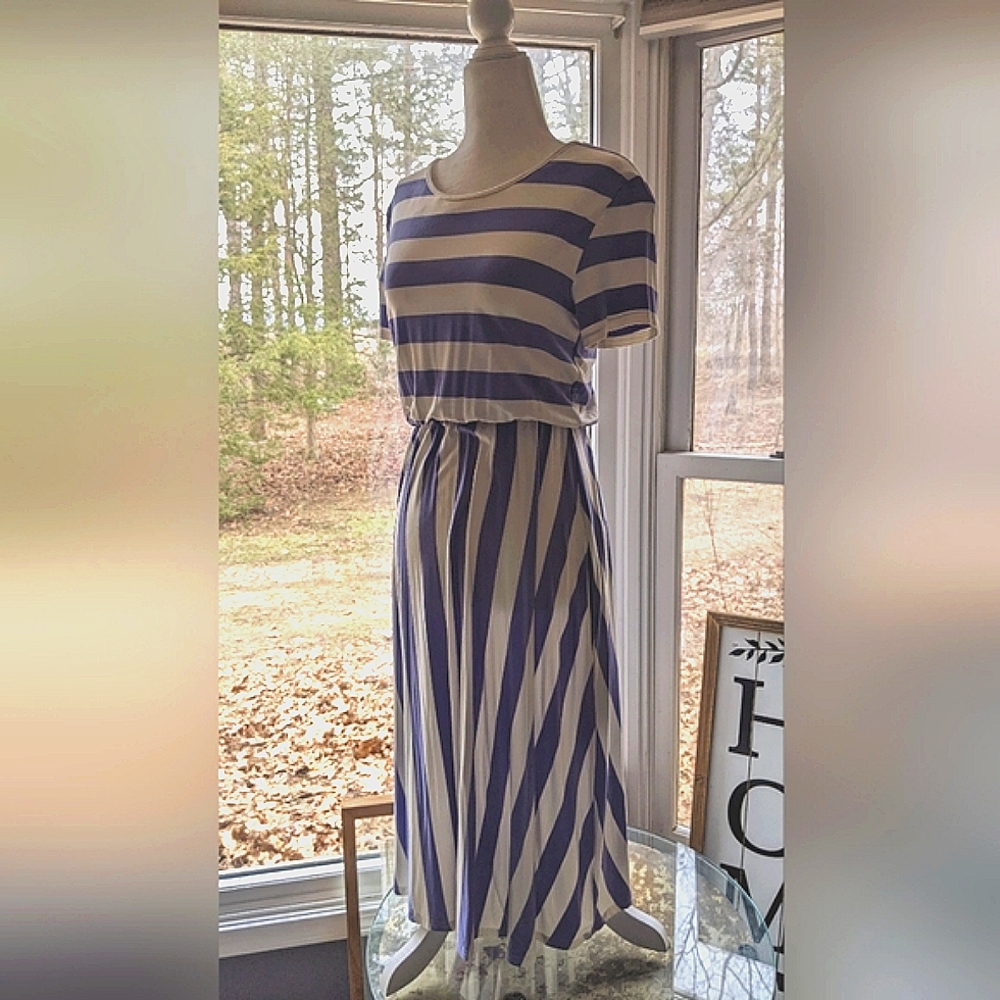 Periwinkle Levaca dress with pockets